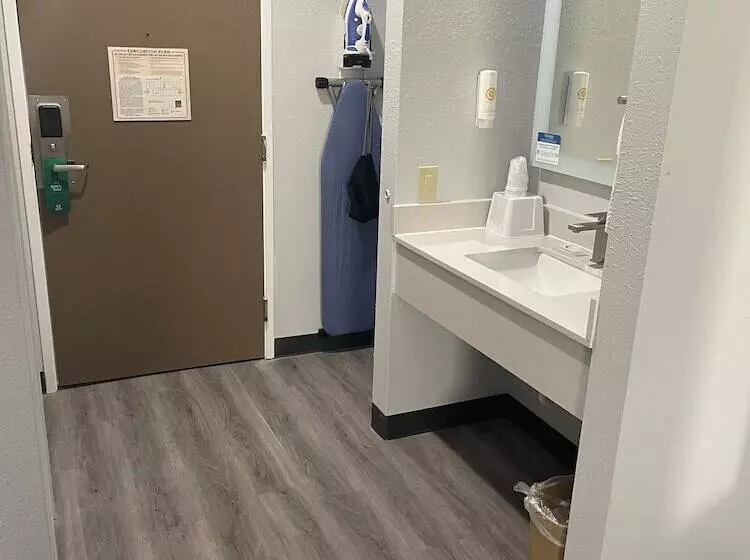 هتل Quality Suites