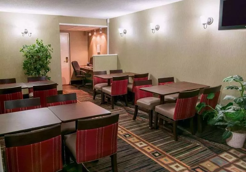 Отель Quality Inn