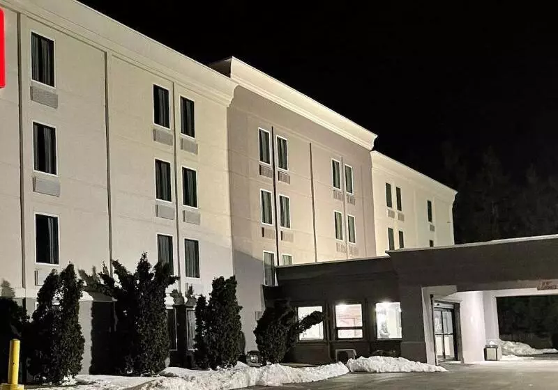 Отель Quality Inn