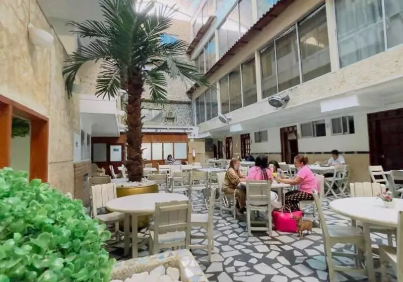 Отель Toledo Fl