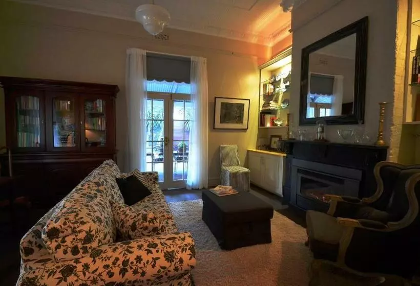 Aamiaismajoitus (B&B) Clement House