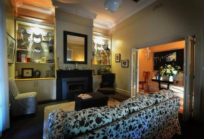 Aamiaismajoitus (B&B) Clement House