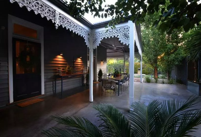 Aamiaismajoitus (B&B) Clement House