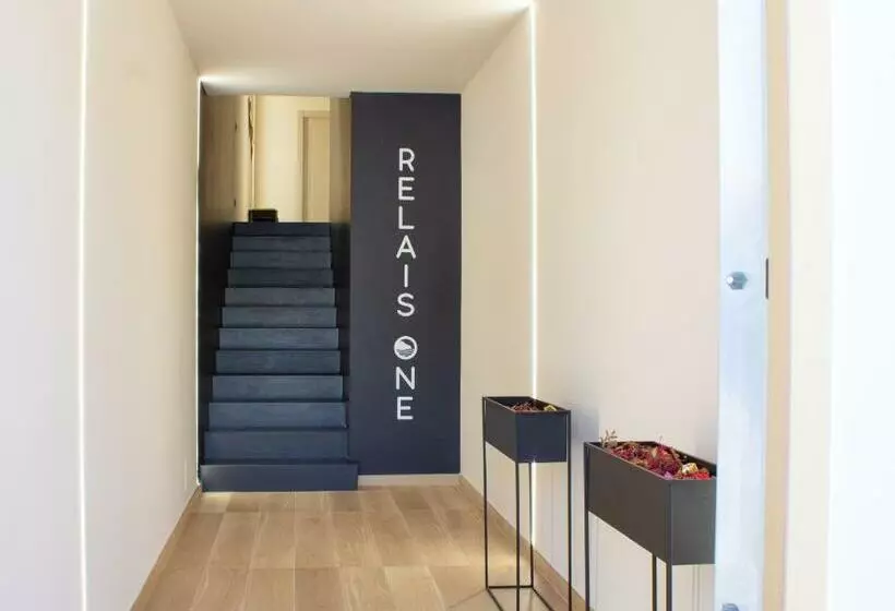 تختخواب و صبحانه Relais One
