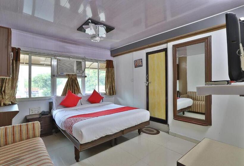 בית מלון כפרי Maninagar Residency