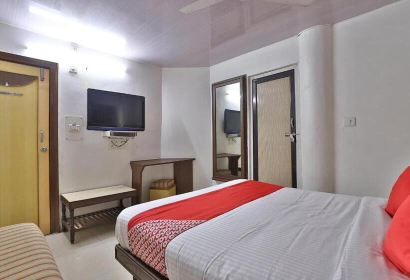 בית מלון כפרי Maninagar Residency