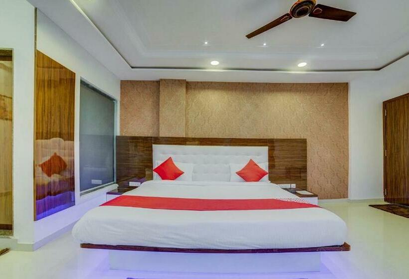 Hotel Collection O 24848 Royal Imperio