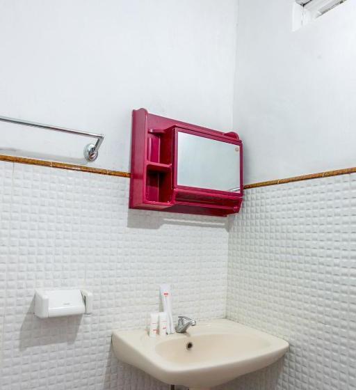 Hotel Oyo 3004 Penginapan Bromo Adi