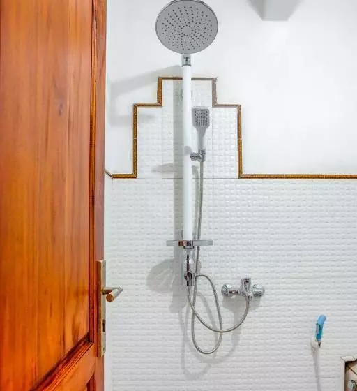 ホテル Oyo 3004 Penginapan Bromo Adi