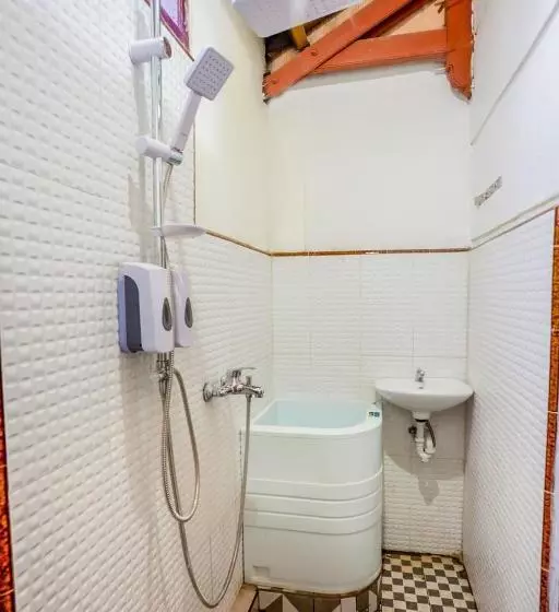ホテル Oyo 3004 Penginapan Bromo Adi