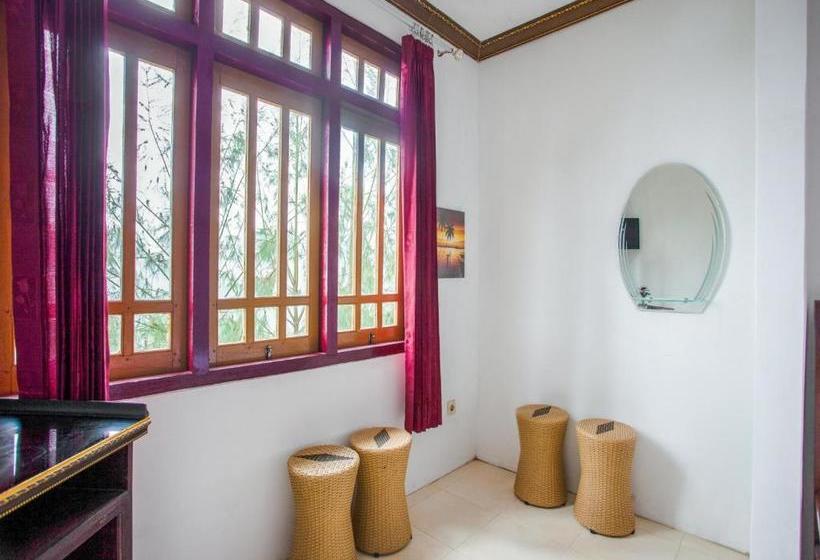 Hotel Oyo 3004 Penginapan Bromo Adi