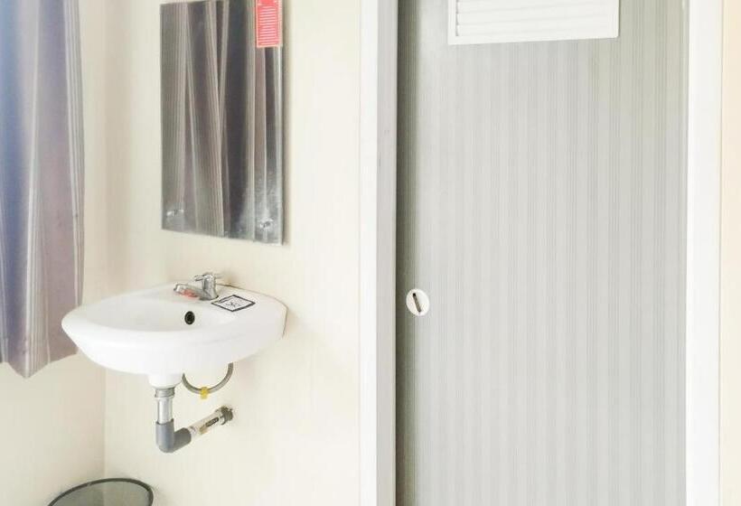 هتل Reddoorz Syariah At Shakira Alesha Enggal