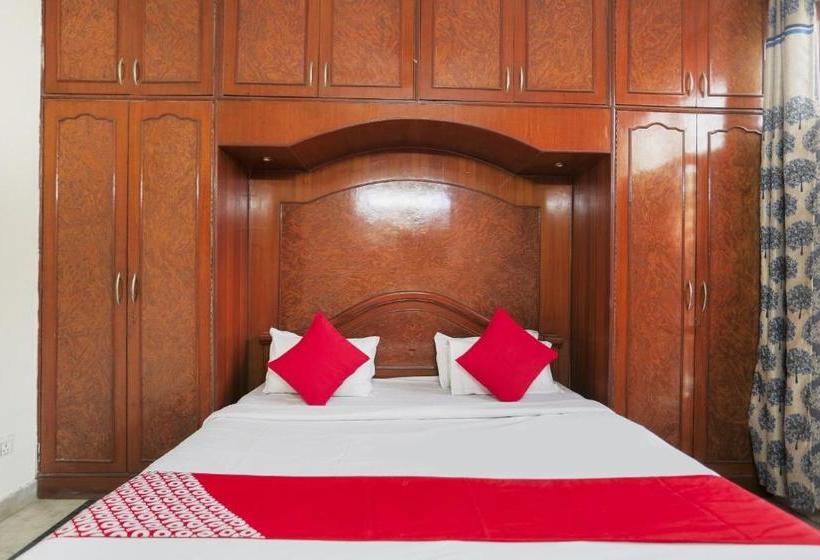 호텔 Oyo 76225 Occazia