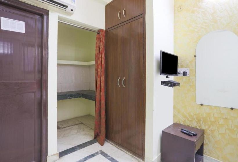 Hotel Oyo 76309 Royal Palace