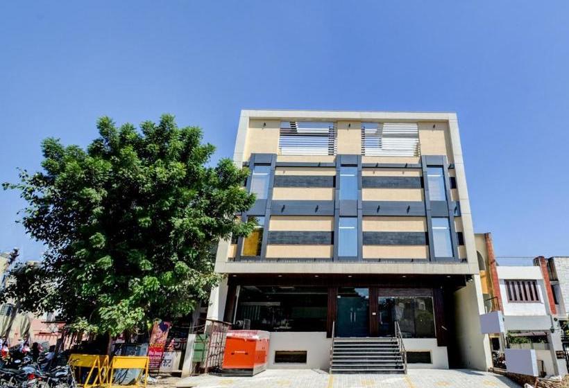 Hotelli Oyo 76504  Royal Palace