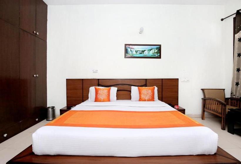 Hotel Oyo 9049 Pearl Grand