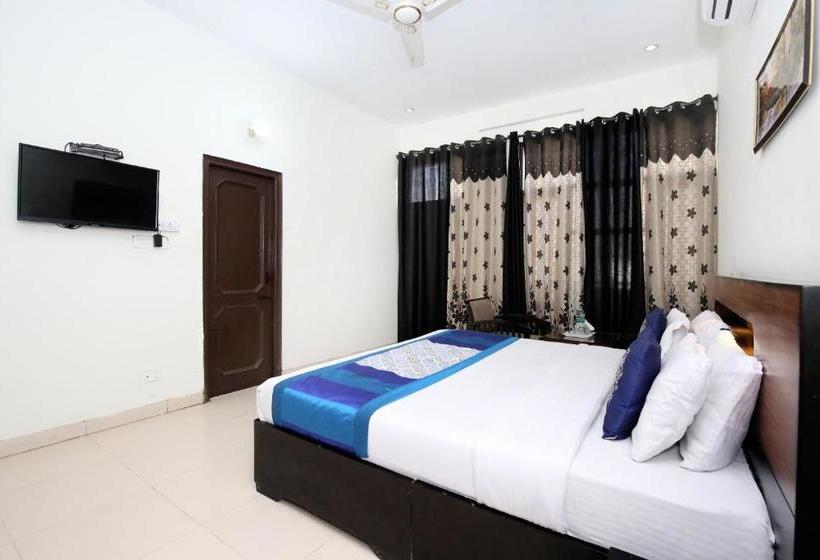 Hotel Oyo 9049 Pearl Grand