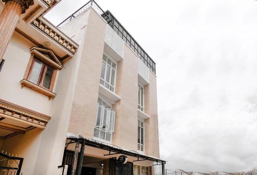 Hotel Oyo Life 2734 Griya Mumpuni