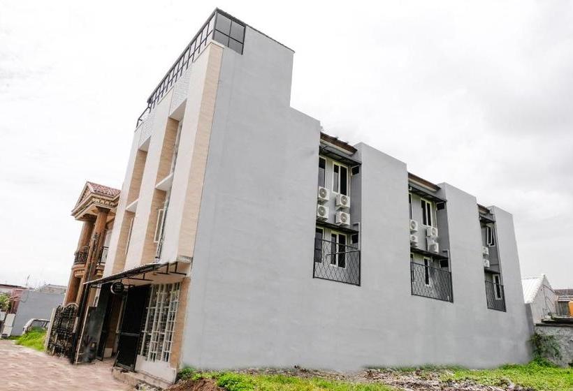 Hotel Oyo Life 2734 Griya Mumpuni