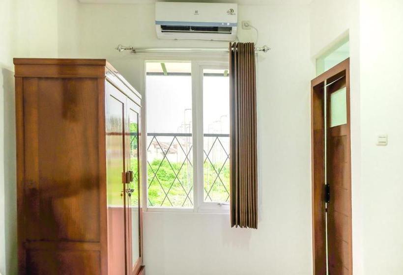 Hotel Oyo Life 2734 Griya Mumpuni