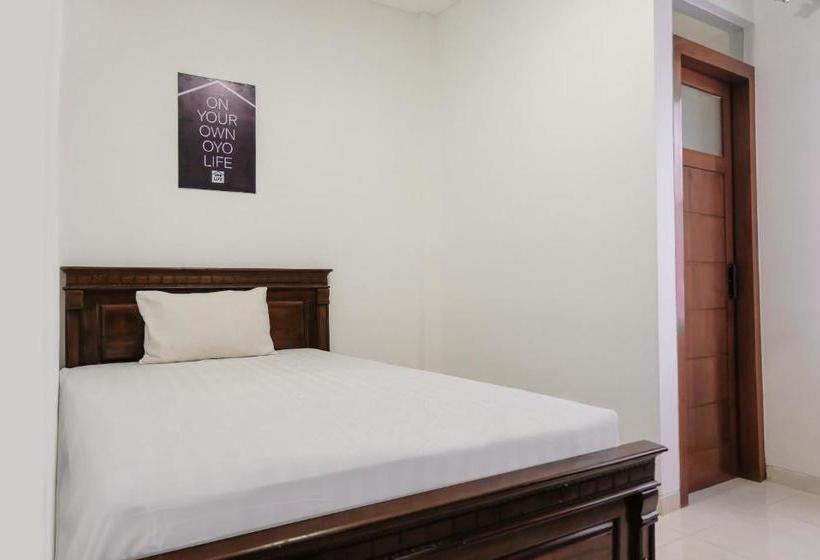 Hotel Oyo Life 2734 Griya Mumpuni