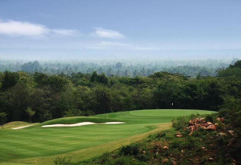 Mountain Creek Golf Resort & Residences