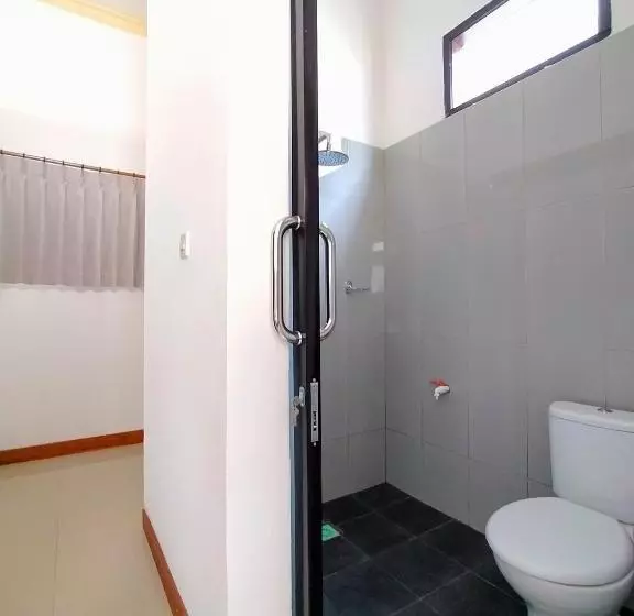 ペンション Kutamara House