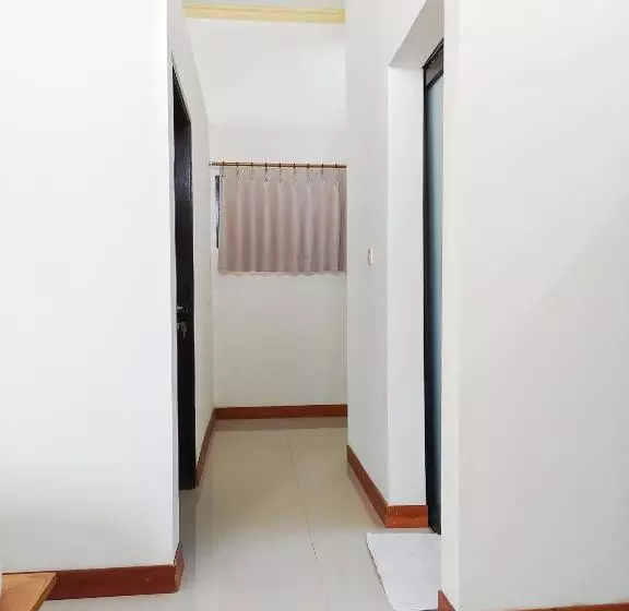 ペンション Kutamara House