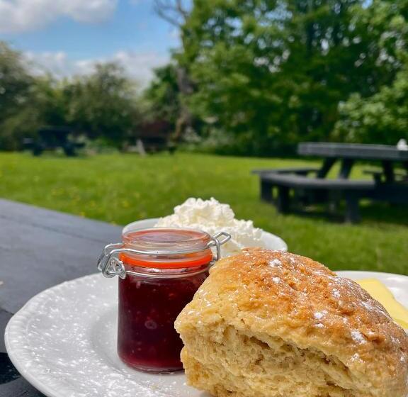 فندق صغير The Fat Lamb Country Inn And Nature Reserve