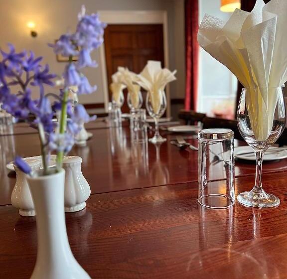 فندق صغير The Fat Lamb Country Inn And Nature Reserve