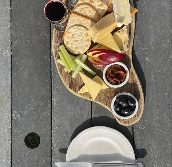 فندق صغير The Fat Lamb Country Inn And Nature Reserve