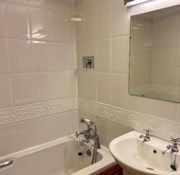 فندق صغير The Fat Lamb Country Inn And Nature Reserve