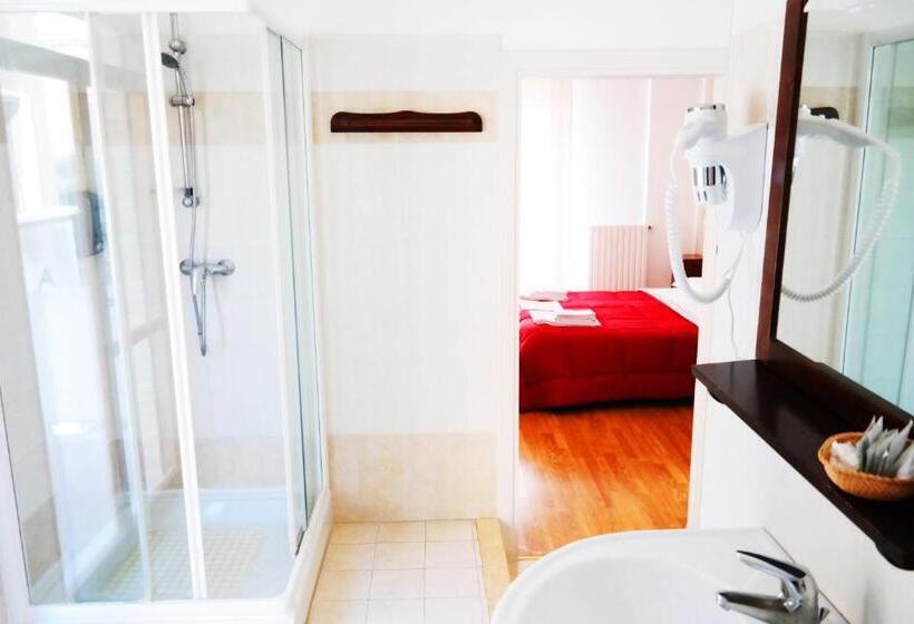 تختخواب و صبحانه Central Plaza