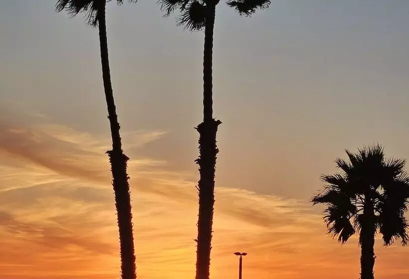 Hotelli Huntington Surf Inn