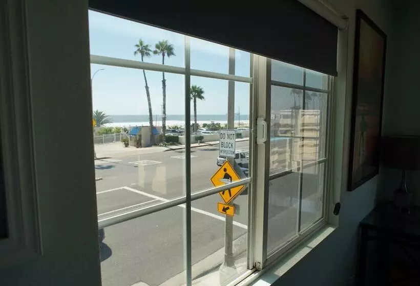 Hotelli Huntington Surf Inn