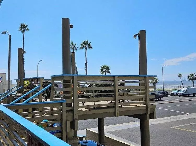 Hotelli Huntington Surf Inn