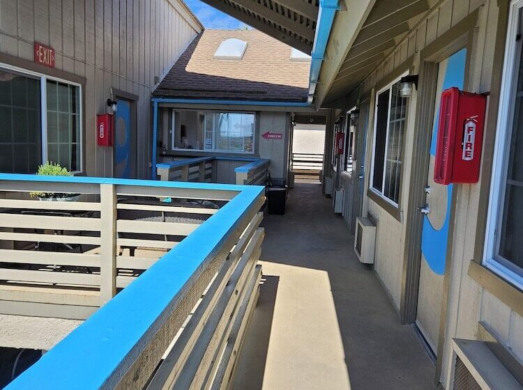 酒店 Huntington Surf Inn