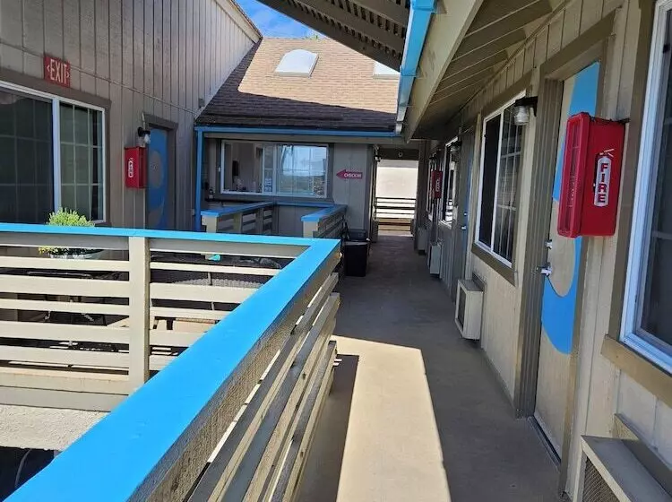 Hotelli Huntington Surf Inn