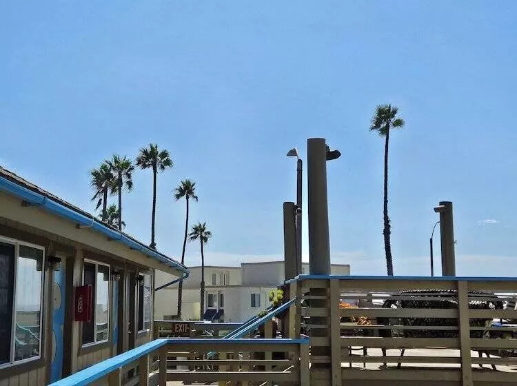 Hotelli Huntington Surf Inn