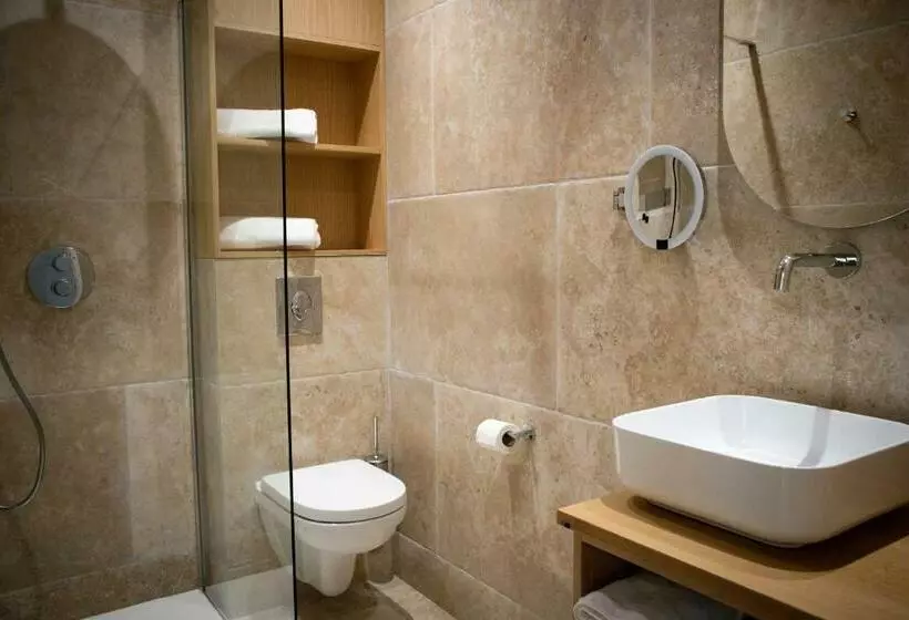 Hotelli Le Royal Hôtel Restaurant