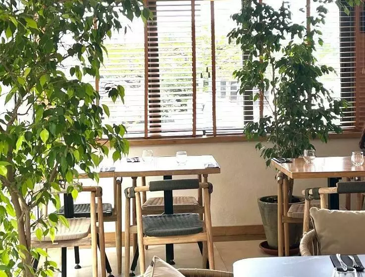 Hotelli Le Royal Hôtel Restaurant