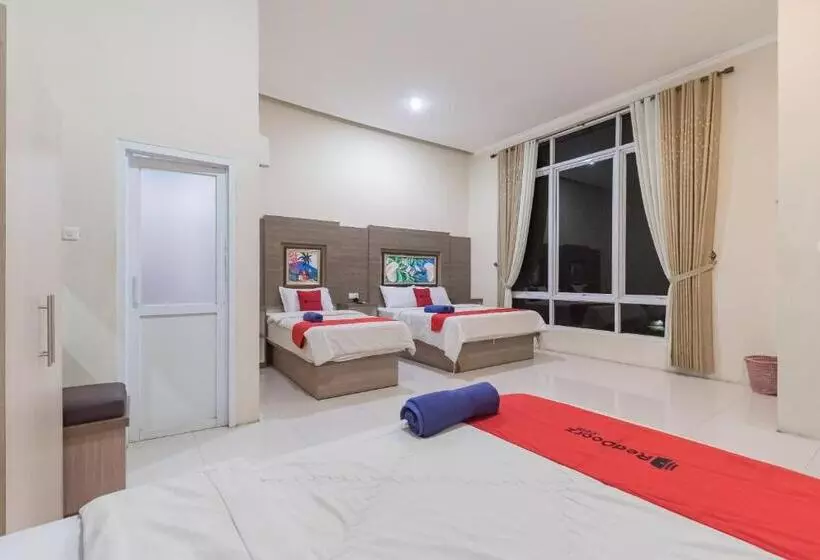 Hotelli Reddoorz Resort Premium @ Sangkan Hurip Kuningan