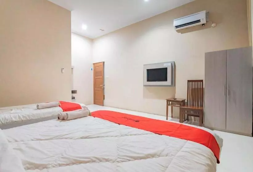 Hotelli Reddoorz Resort Premium @ Sangkan Hurip Kuningan