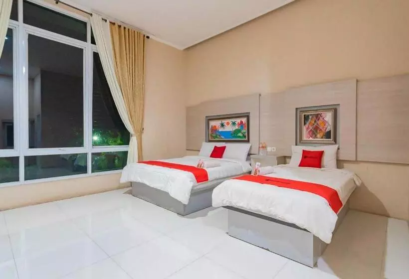 Hotelli Reddoorz Resort Premium @ Sangkan Hurip Kuningan