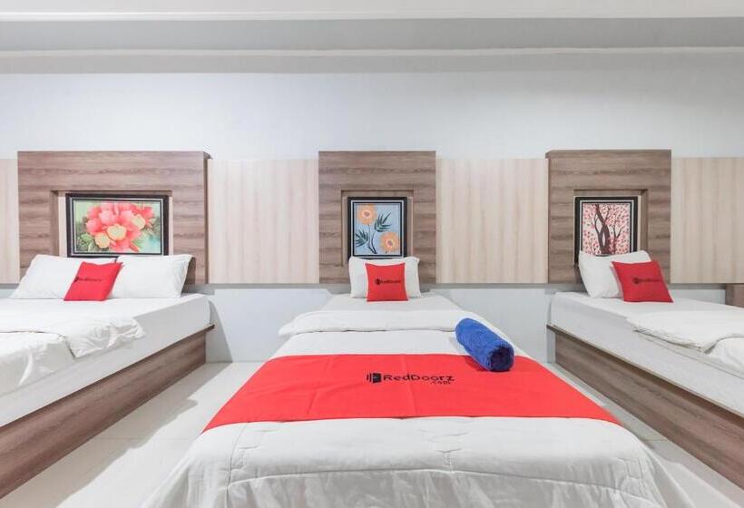 בית מלון כפרי Reddoorz Resort Premium @ Sangkan Hurip Kuningan