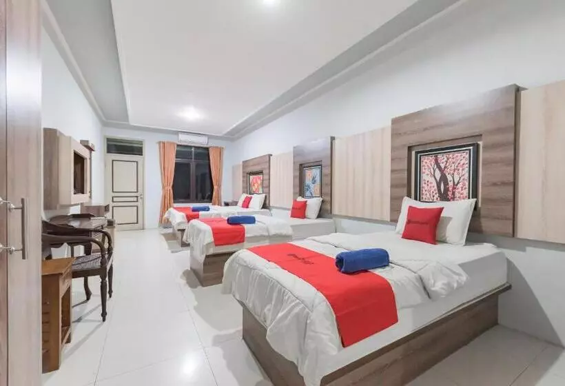 Hotelli Reddoorz Resort Premium @ Sangkan Hurip Kuningan