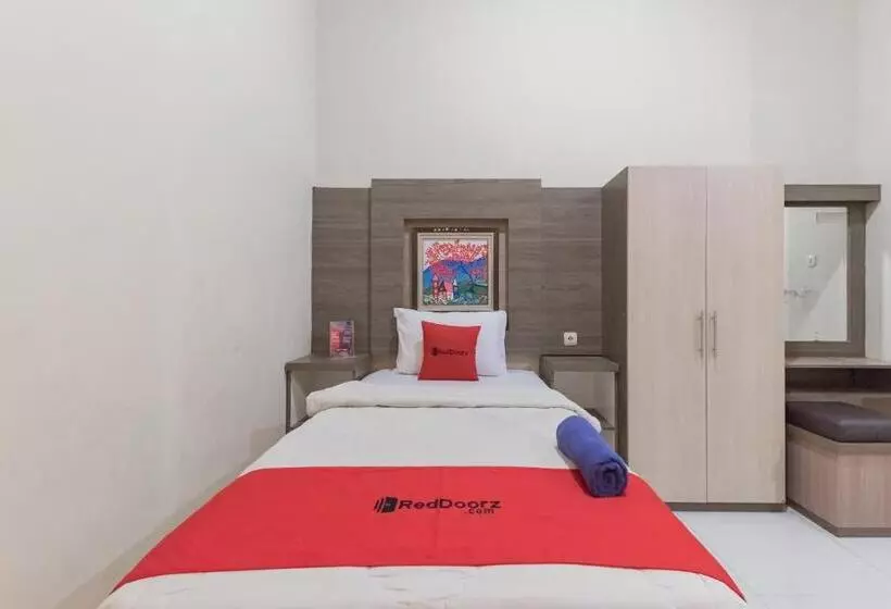 Hotelli Reddoorz Resort Premium @ Sangkan Hurip Kuningan