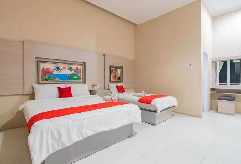 Hotelli Reddoorz Resort Premium @ Sangkan Hurip Kuningan