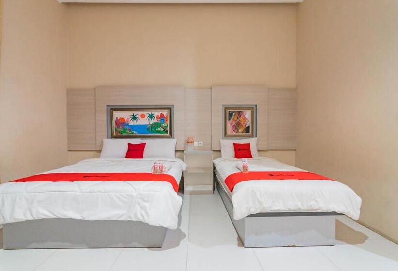 בית מלון כפרי Reddoorz Resort Premium @ Sangkan Hurip Kuningan