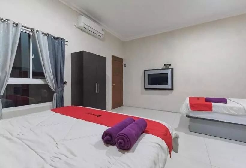 Hotelli Reddoorz Resort Premium @ Sangkan Hurip Kuningan